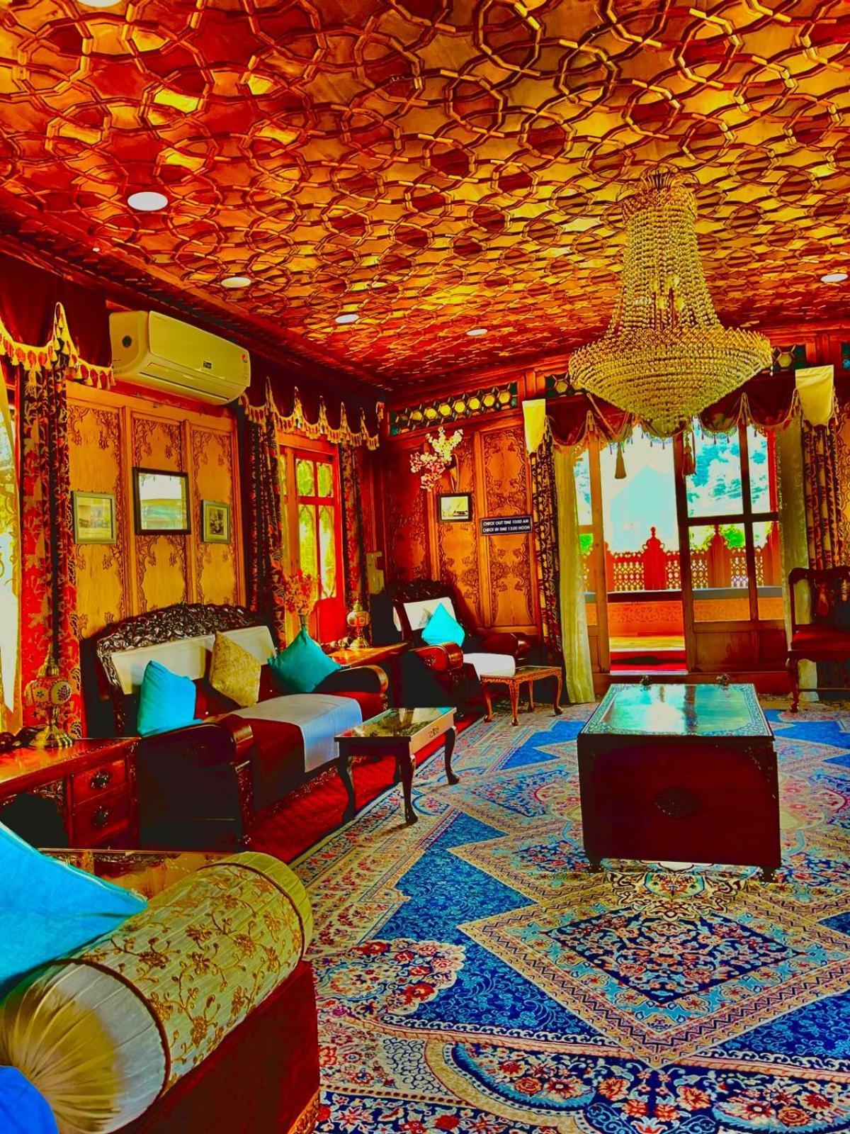 Crown Of India Group Of Houseboats Hotel ศรีนาการ์ ภายนอก รูปภาพ