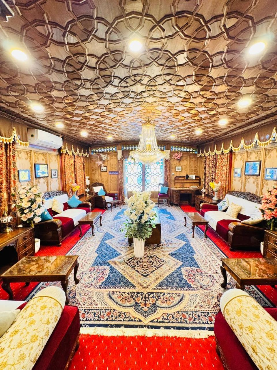 Crown Of India Group Of Houseboats Hotel ศรีนาการ์ ภายนอก รูปภาพ