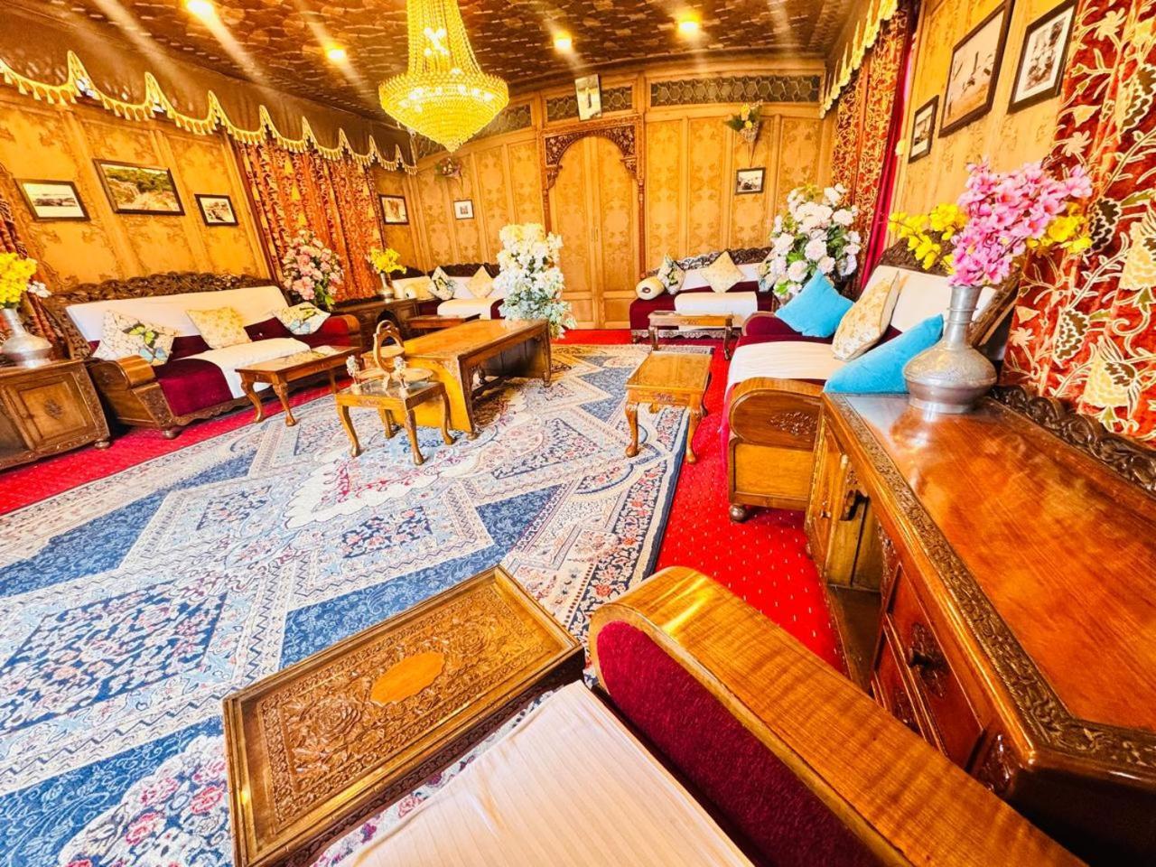 Crown Of India Group Of Houseboats Hotel ศรีนาการ์ ภายนอก รูปภาพ